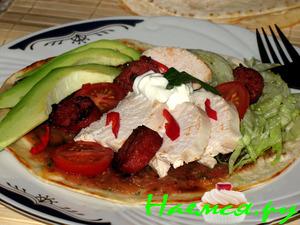 Тостадас с куриной грудкой