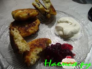 Не совсем обычные сырники с орехами и изюмом Не совсем обычные сырники с орехами и изюмом