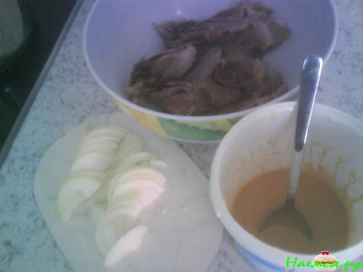 Свиная рулька запеченная под соусом Свиная рулька запеченная под соусом