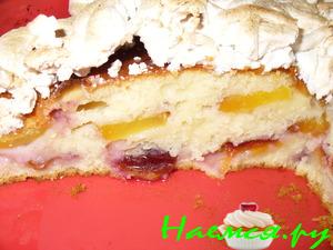 Пирог с персиками и сливами&nbsp; 