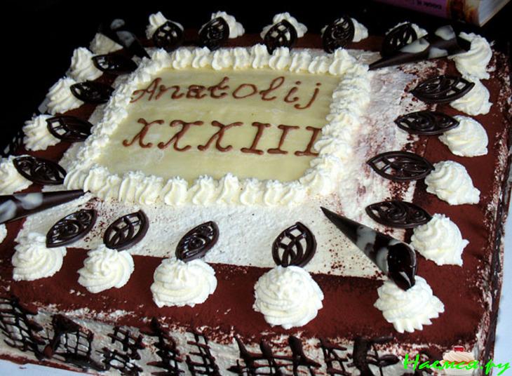 Торт "Анатоль" с кремом-муссом из белого шоколада и ореховой прослойкой