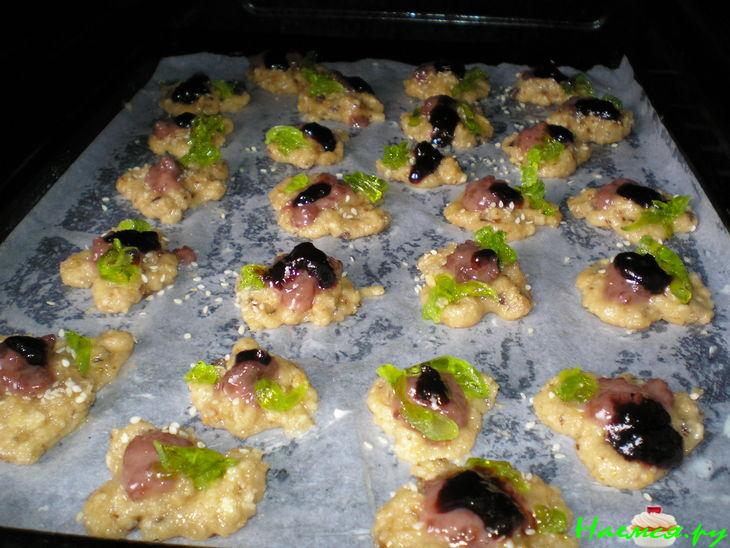 Печенье на кефире с вареньем в кунжуте