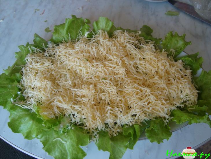 Салатик с куриной грудкой, сыром и черносливом Салатик с куриной грудкой, сыром и черносливом