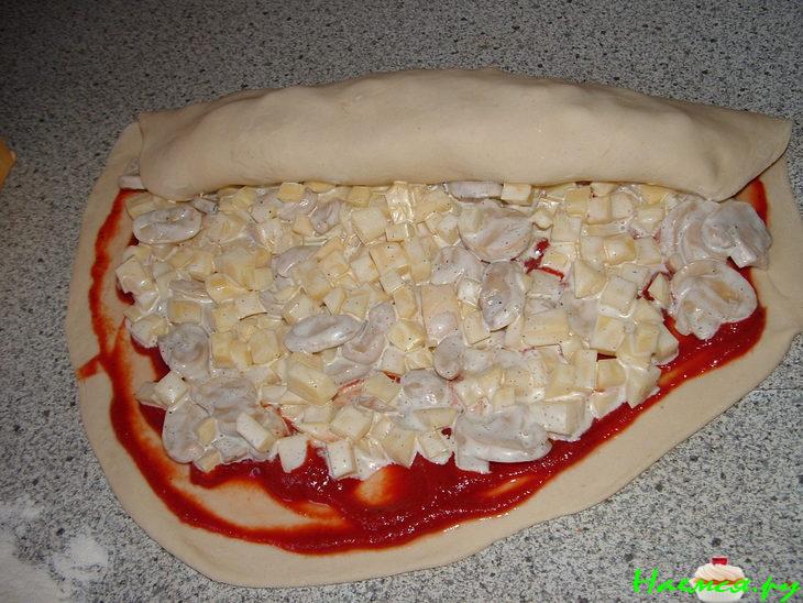 Пирог с картошкой и грибочками в томате