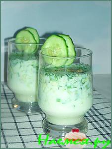 Летний суп со свежим огурцом и мятой