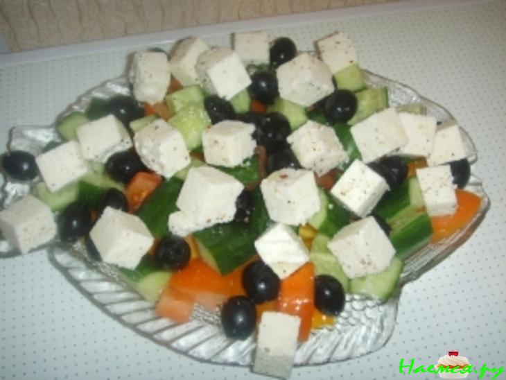 Салат греческий с адыгейским сыром