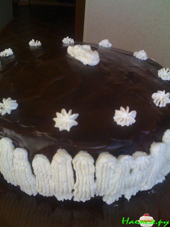 Торт бисквитный с фруктами и творожным кремом