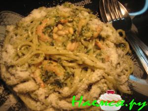 Паста с креветками и соусом "Песто" 