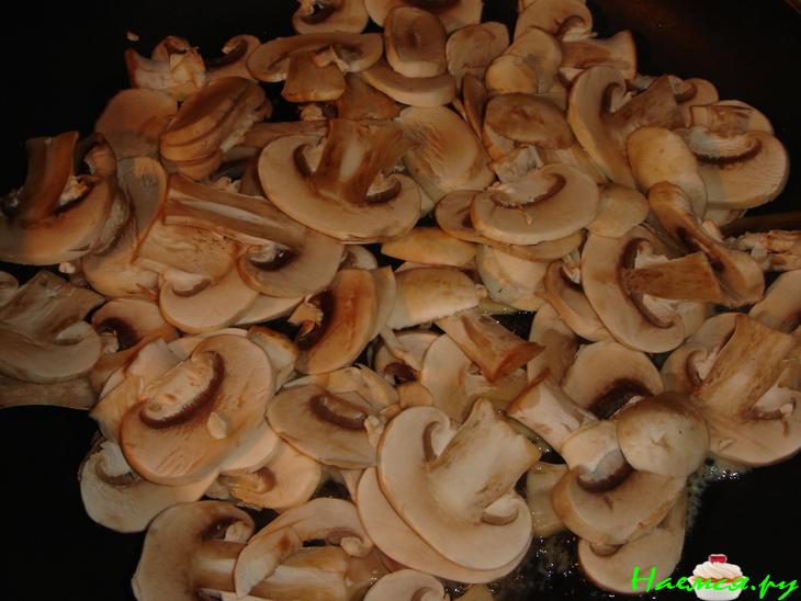 Мидии в шафрановом соусе