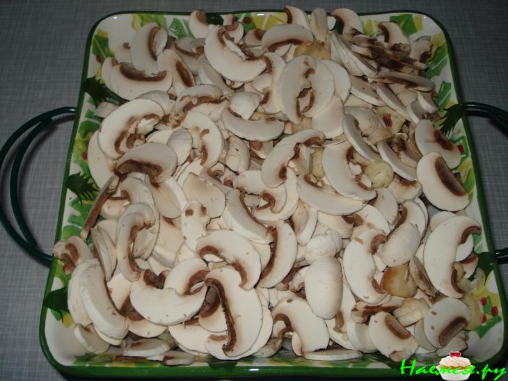 Курица под грибной шапкой