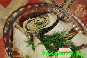 Рулетики из лаваша с печенью трески и щавелем Рулетики из лаваша с печенью трески и щавелем