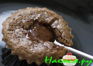 Шоколадное горячее пирожное с жидкой начинкой