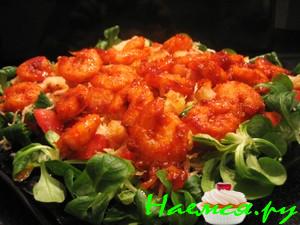 Салат с креветками и сыром