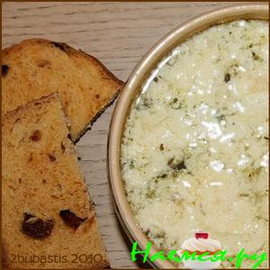 Бульон с пармезаном и яичными каплями