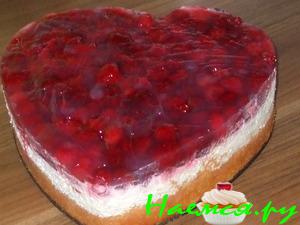 Малиновый бисквитный торт