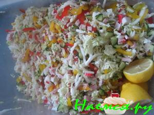 Салат "Нежность" с крабовыми палочками Салат "Нежность" с крабовыми палочками