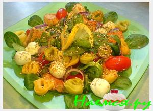 Салат с тортеллини и рыбой