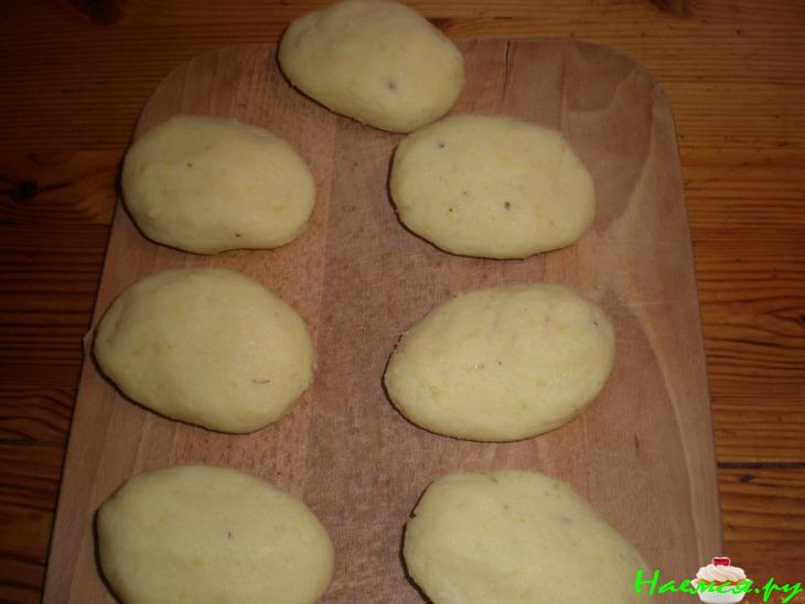 Картофельные котлеты с подливкой из сушёных грибов Картофельные котлеты с подливкой из сушёных грибов