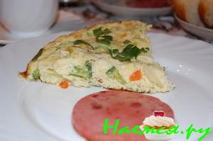 Омлет с овощной смесью и вареной колбасой Омлет с овощной смесью и вареной колбасой