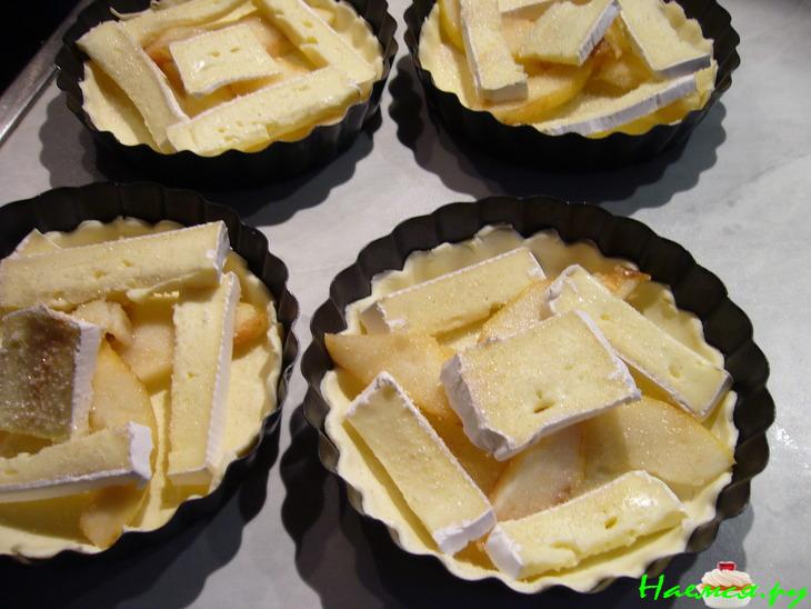 Пикантные тарталетки с грушей и камембером