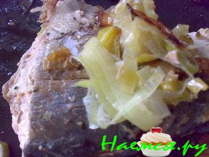 Горбуша с луком пореем Горбуша с луком пореем