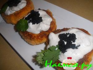 Лососевые котлетки под соусом Лососевые котлетки под соусом