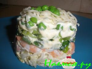 Салат с креветками под майонезно-горчичным соусом