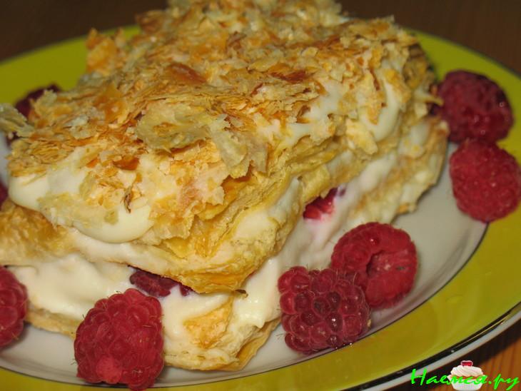 Слоеные пирожные с малиной и рикоттой 