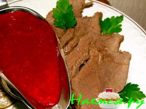 Телятина, запечённая в фольге с клюквенным соусом