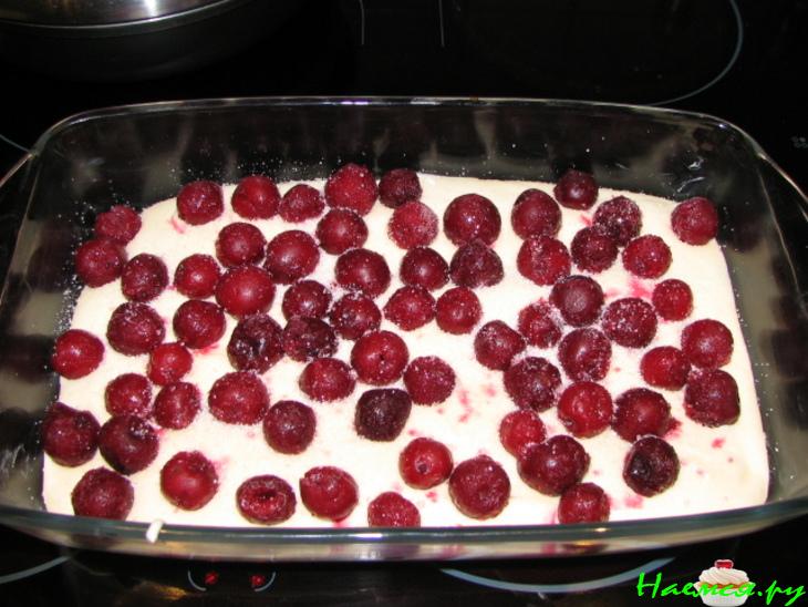 Быстрый пирог с замороженными ягодами Быстрый пирог с замороженными ягодами