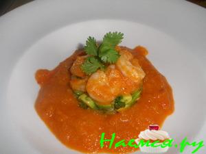 Закуска из креветок с салатом с авокадо