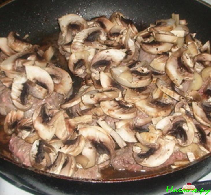 Мясо не по-французски с шампиньонами и сыром