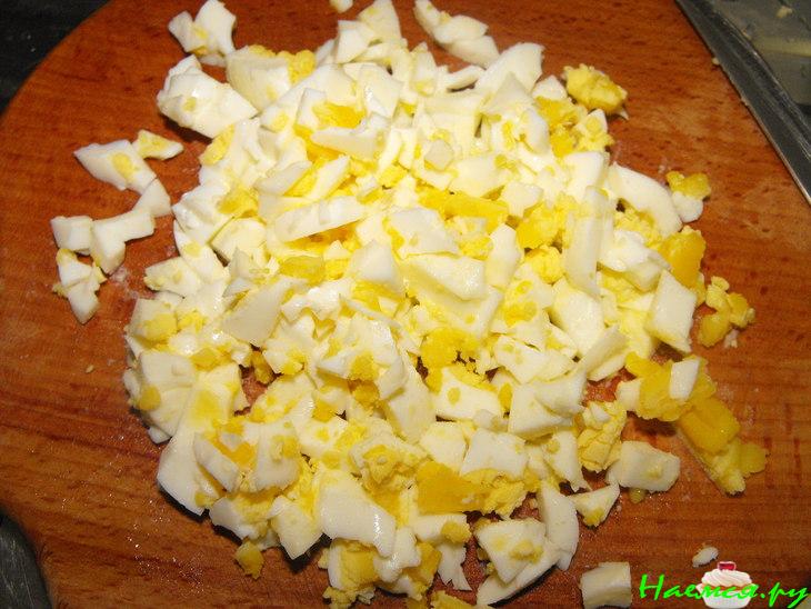 Открытый пирог с капустой и яйцами