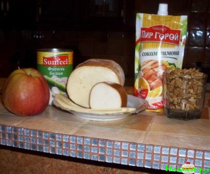 Сытный салат с фасолью