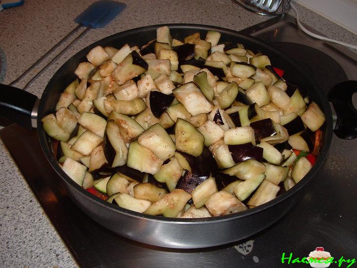 Баклажанное рагу или икра из баклажан