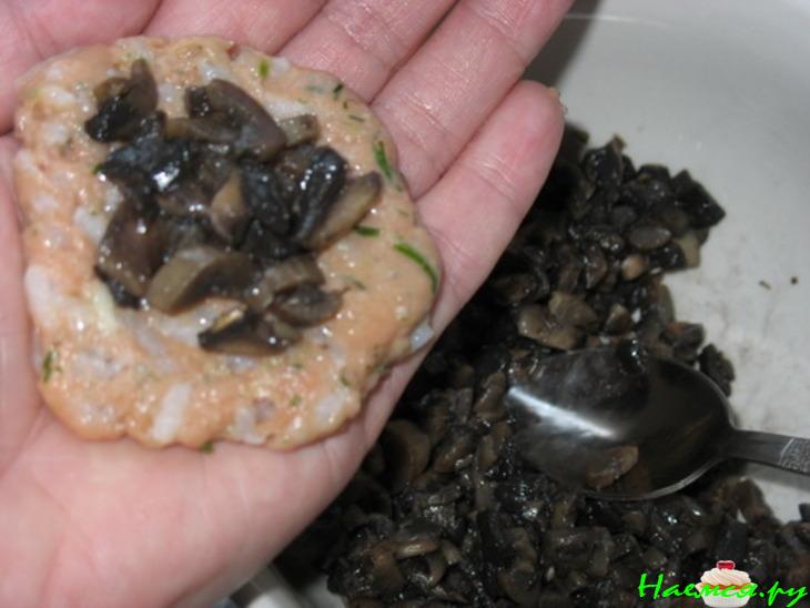 Постные рыбные котлеты с грибной начинкой