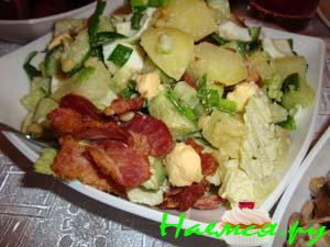 Салат китайский с беконом и сухариками Салат китайский с беконом и сухариками