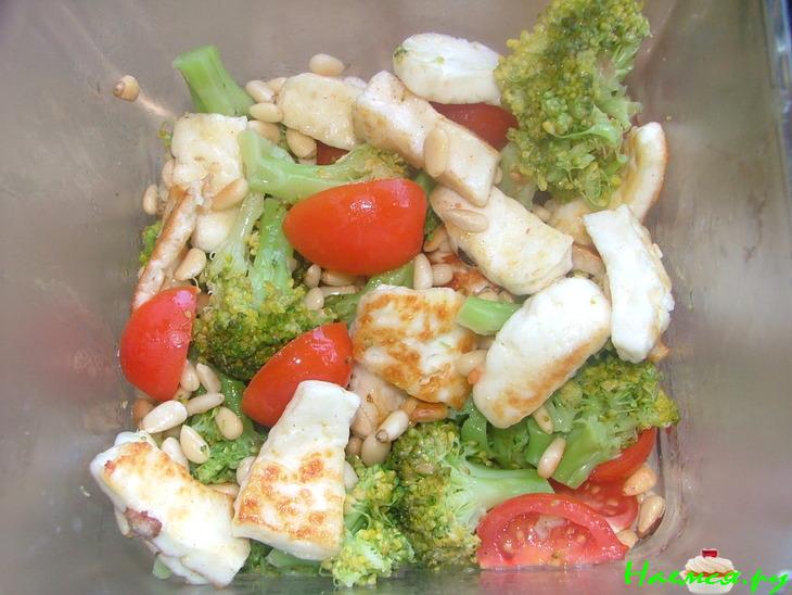 Теплый салат с сыром Халлуми