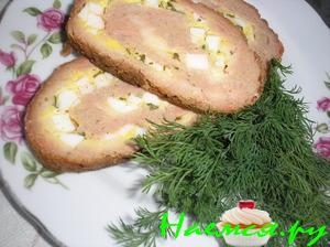 Рулет из форели с сыром, яйцом и зеленью