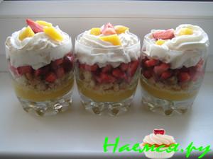 Фруктовый десерт с печеньем