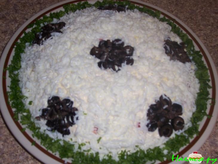 Салат "Футбольный мяч" с рисом и печенкой