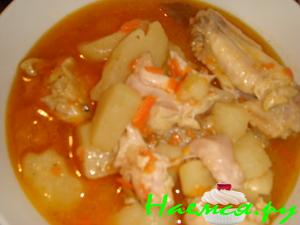 Тушеная картошечка с курицей и овощами