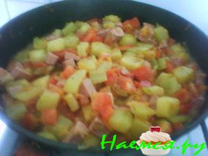 Овощное рагу с молочной колбасой Овощное рагу с молочной колбасой