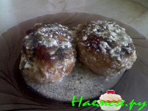 Биточки из индейки в мятно-луковой заливке Биточки из индейки в мятно-луковой заливке