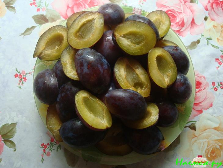 Пирог со сливовой начинкой в желе