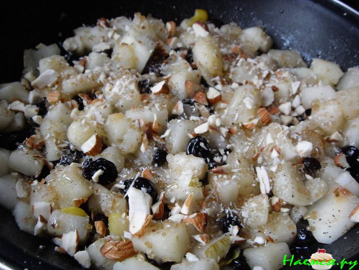 Яблочный соус и изюмом и миндалем для курицы, мяса... Яблочный соус и изюмом и миндалем для курицы, мяса...