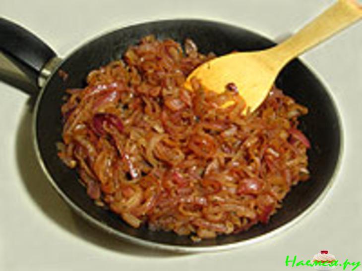 Слоёные пирожки с луком и сыром