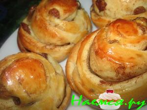 Плюшки с изюмом и корицей + булочки с повидлом 