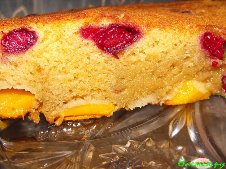 Перевертыш с вишней и персиками
