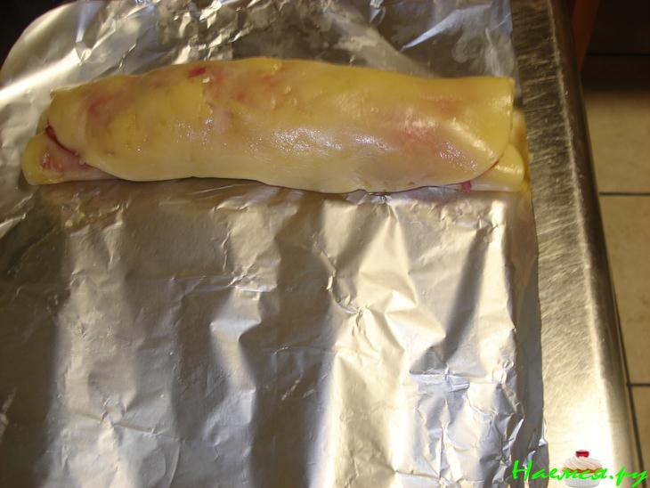 Сырный рулет с салями Сырный рулет с салями